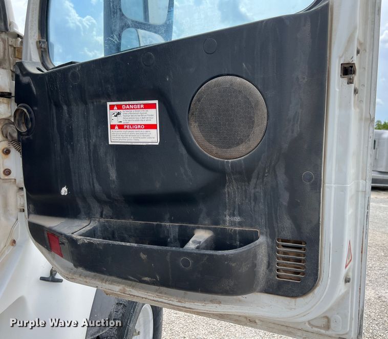 image for item IA9107 2002 Volvo VHD  ready mix truck