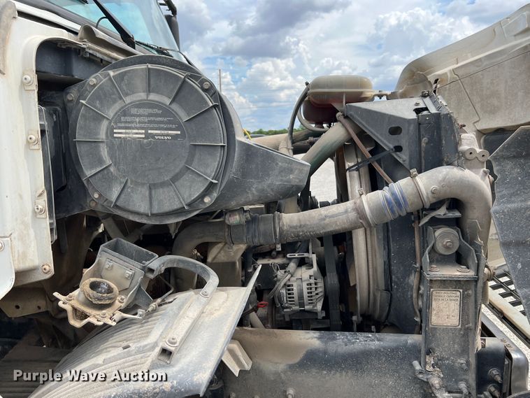 image for item IA9107 2002 Volvo VHD  ready mix truck