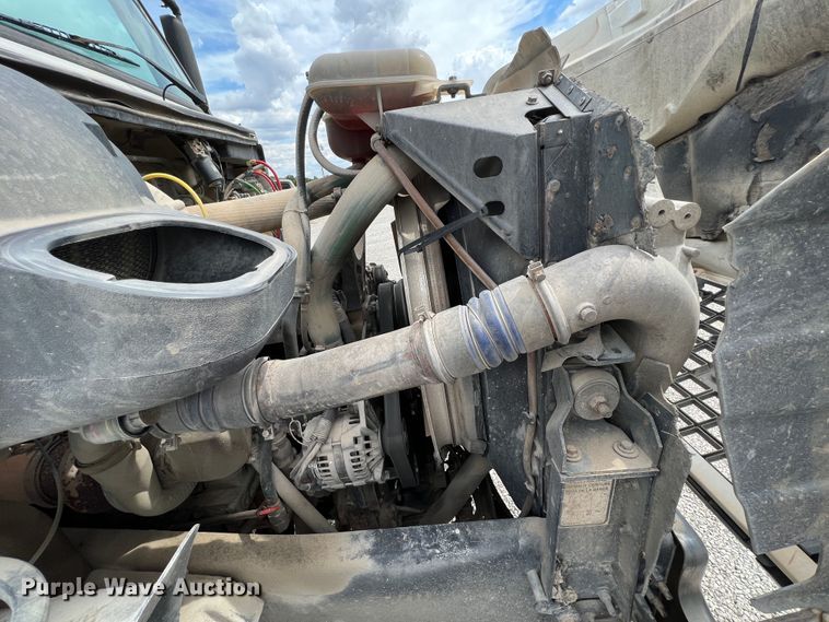 image for item IA9107 2002 Volvo VHD  ready mix truck