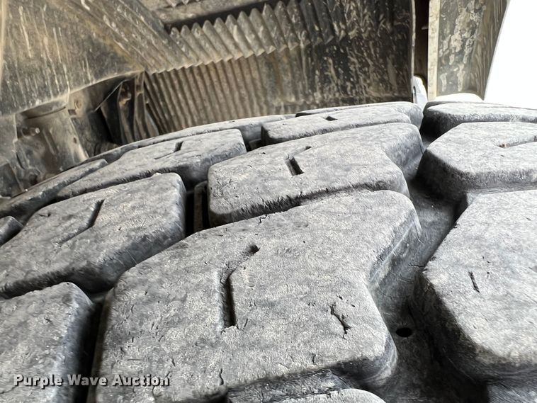 image for item IA9107 2002 Volvo VHD  ready mix truck