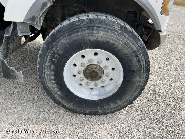 image for item IA9107 2002 Volvo VHD  ready mix truck