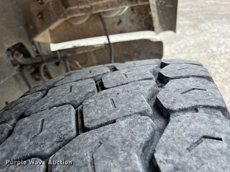 image for item IA9107 2002 Volvo VHD  ready mix truck