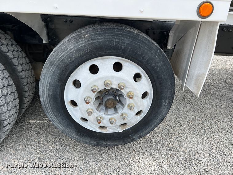 image for item IA9107 2002 Volvo VHD  ready mix truck