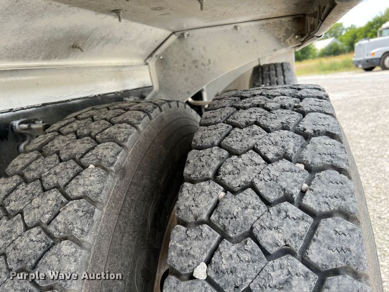 image for item IA9107 2002 Volvo VHD  ready mix truck