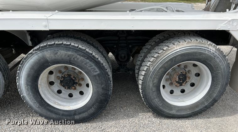 image for item IA9107 2002 Volvo VHD  ready mix truck