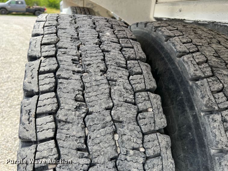 image for item IA9107 2002 Volvo VHD  ready mix truck