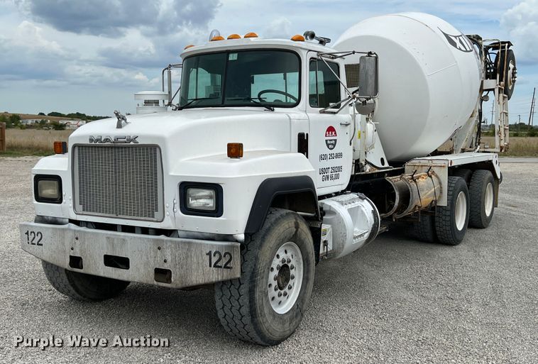 image for item IA9109 2000 Mack RD690S  ready mix truck