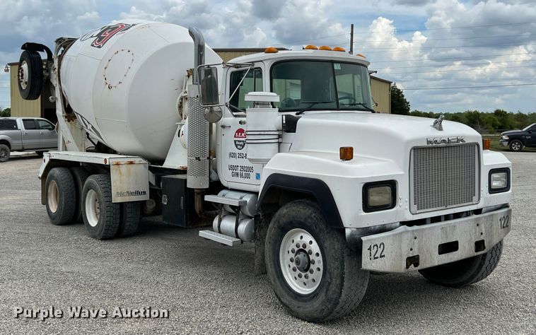 image for item IA9109 2000 Mack RD690S  ready mix truck