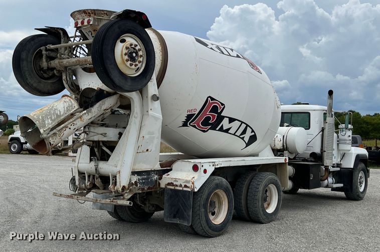 image for item IA9109 2000 Mack RD690S  ready mix truck