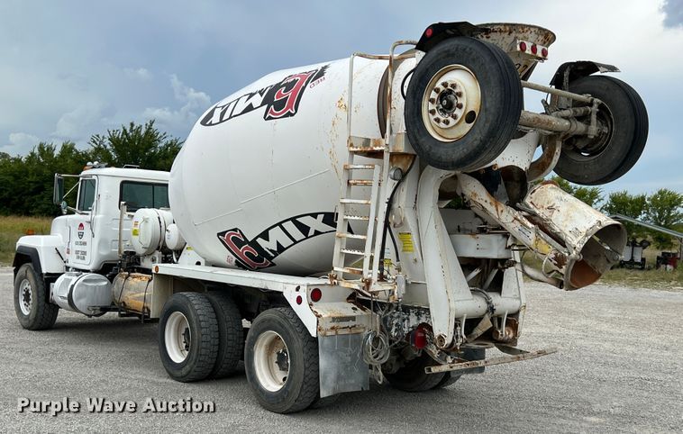 image for item IA9109 2000 Mack RD690S  ready mix truck