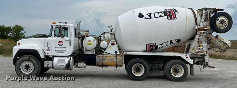 image for item IA9109 2000 Mack RD690S  ready mix truck