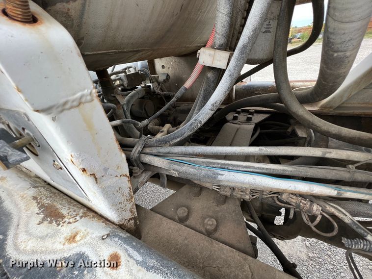 image for item IA9109 2000 Mack RD690S  ready mix truck