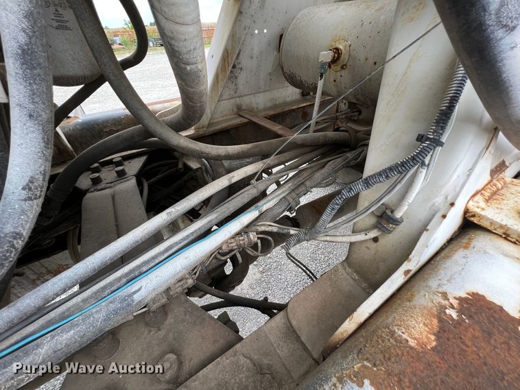 image for item IA9109 2000 Mack RD690S  ready mix truck