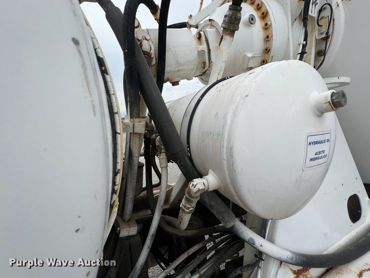 image for item IA9109 2000 Mack RD690S  ready mix truck