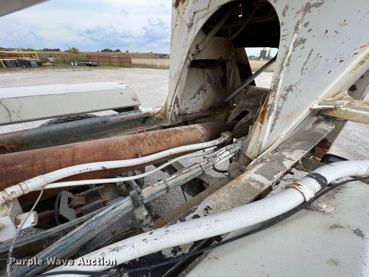 image for item IA9109 2000 Mack RD690S  ready mix truck