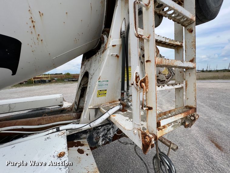 image for item IA9109 2000 Mack RD690S  ready mix truck