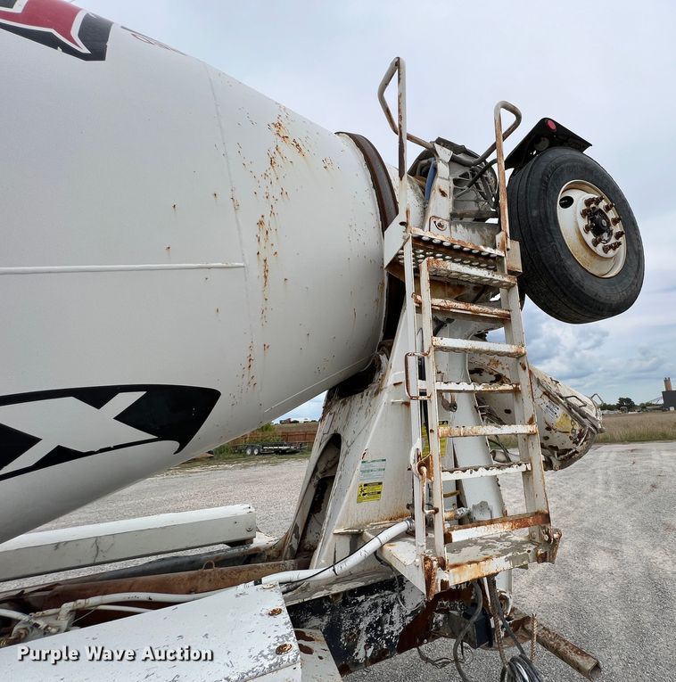 image for item IA9109 2000 Mack RD690S  ready mix truck