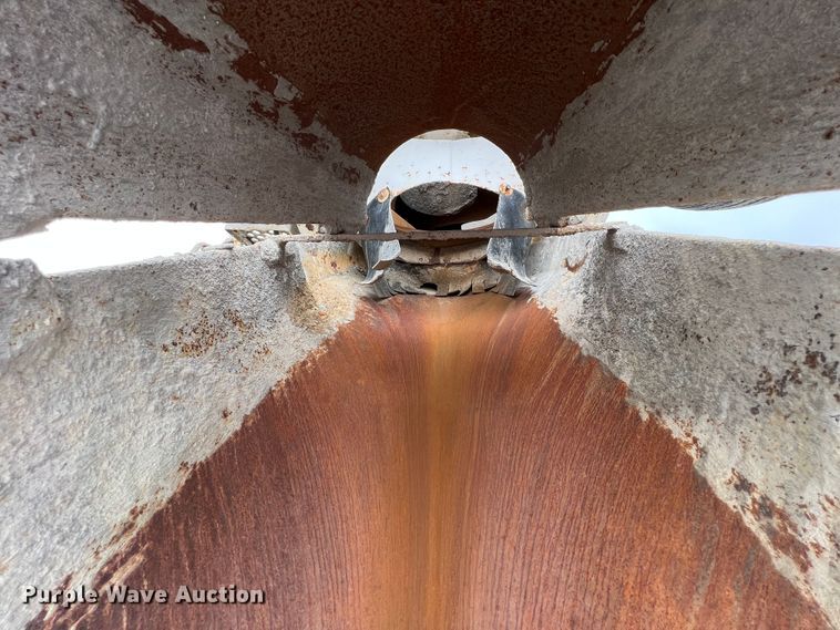 image for item IA9109 2000 Mack RD690S  ready mix truck