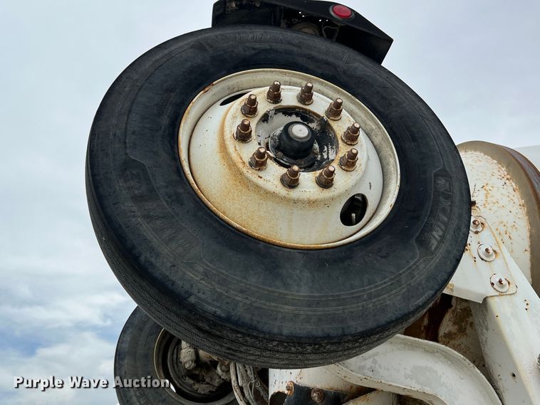image for item IA9109 2000 Mack RD690S  ready mix truck