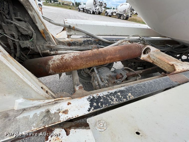 image for item IA9109 2000 Mack RD690S  ready mix truck