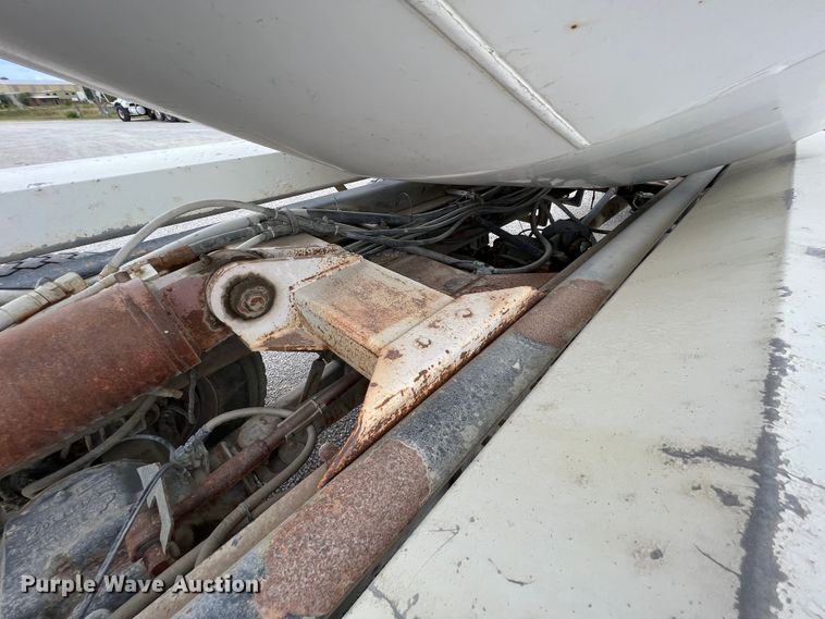 image for item IA9109 2000 Mack RD690S  ready mix truck