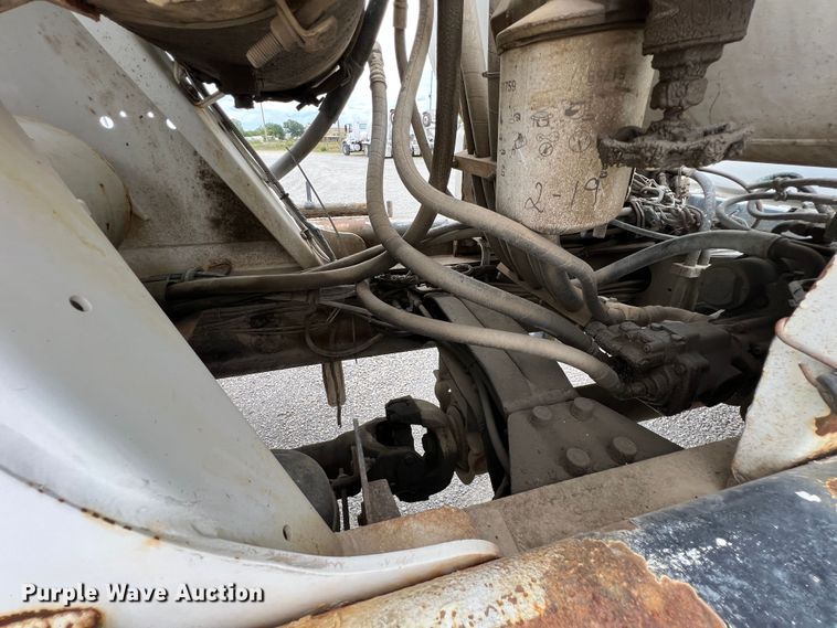 image for item IA9109 2000 Mack RD690S  ready mix truck