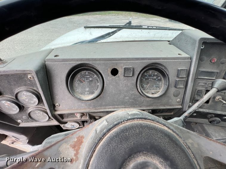 image for item IA9109 2000 Mack RD690S  ready mix truck