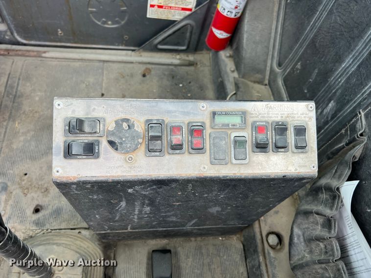 image for item IA9109 2000 Mack RD690S  ready mix truck