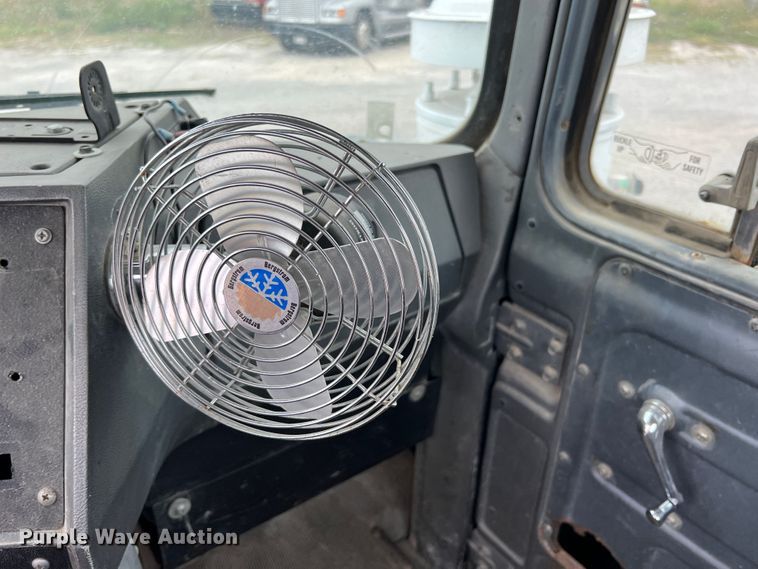 image for item IA9109 2000 Mack RD690S  ready mix truck