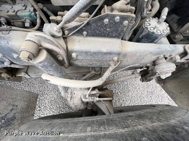 image for item IA9109 2000 Mack RD690S  ready mix truck