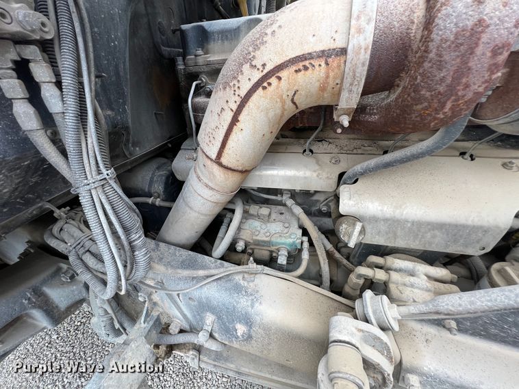 image for item IA9109 2000 Mack RD690S  ready mix truck