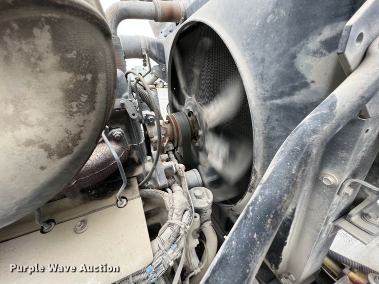 image for item IA9109 2000 Mack RD690S  ready mix truck