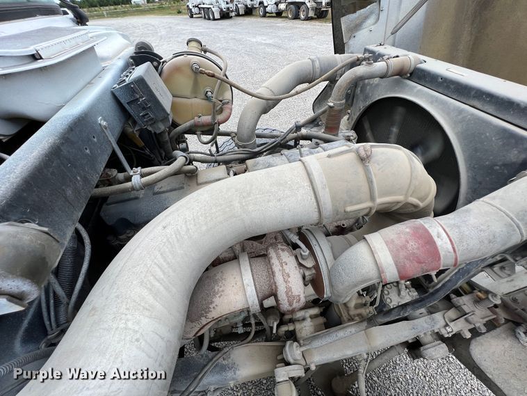 image for item IA9109 2000 Mack RD690S  ready mix truck