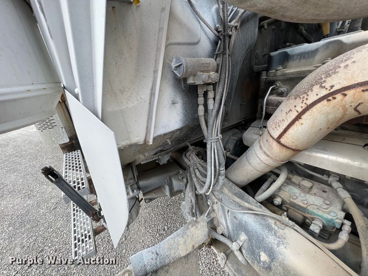 image for item IA9109 2000 Mack RD690S  ready mix truck