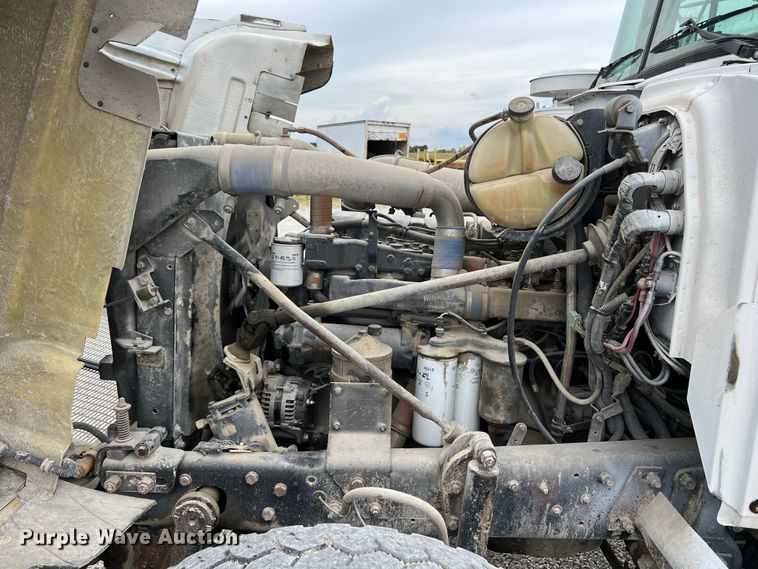 image for item IA9109 2000 Mack RD690S  ready mix truck