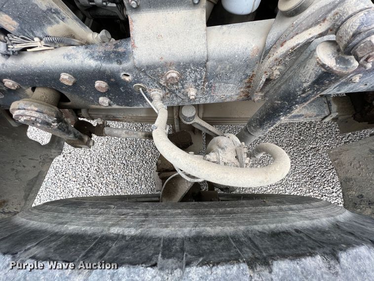 image for item IA9109 2000 Mack RD690S  ready mix truck