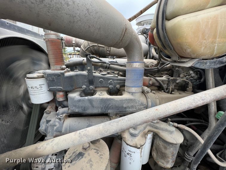 image for item IA9109 2000 Mack RD690S  ready mix truck