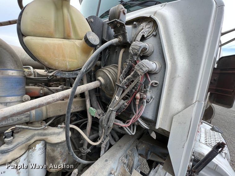 image for item IA9109 2000 Mack RD690S  ready mix truck