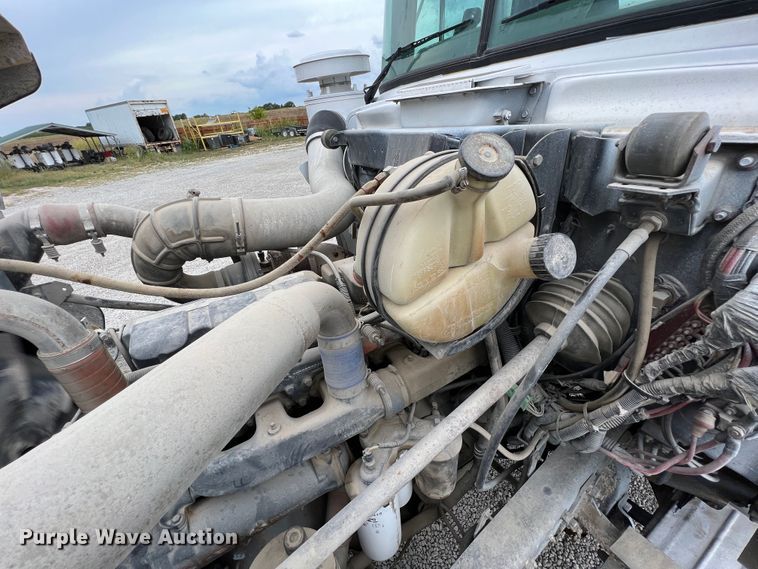 image for item IA9109 2000 Mack RD690S  ready mix truck