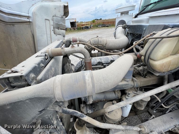 image for item IA9109 2000 Mack RD690S  ready mix truck