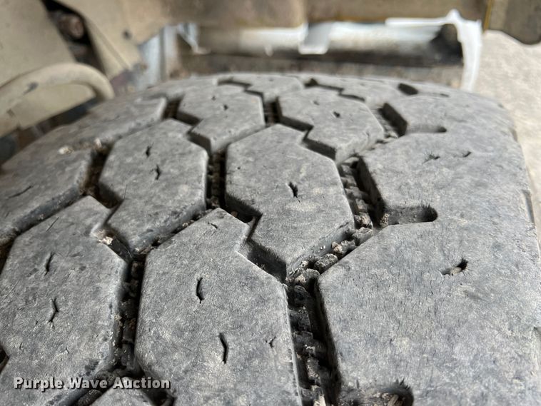 image for item IA9109 2000 Mack RD690S  ready mix truck