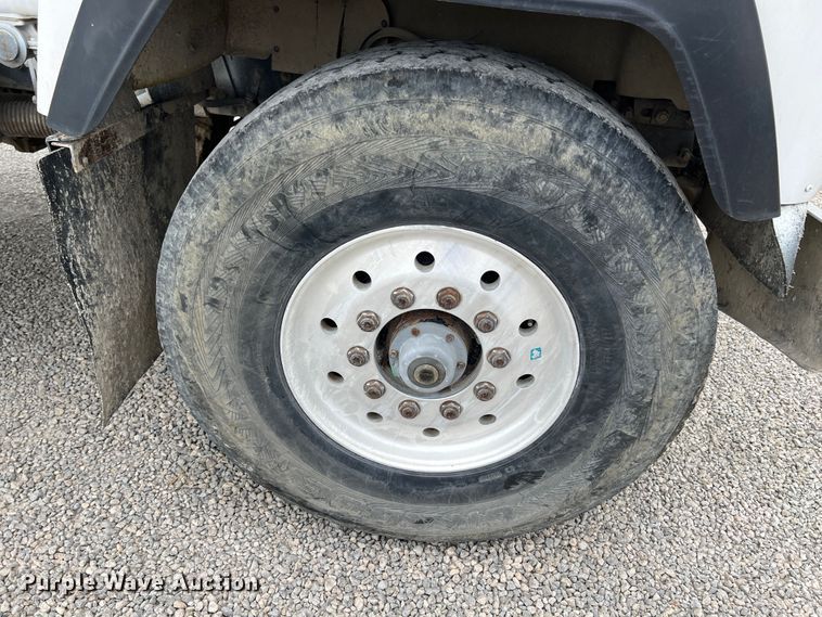 image for item IA9109 2000 Mack RD690S  ready mix truck