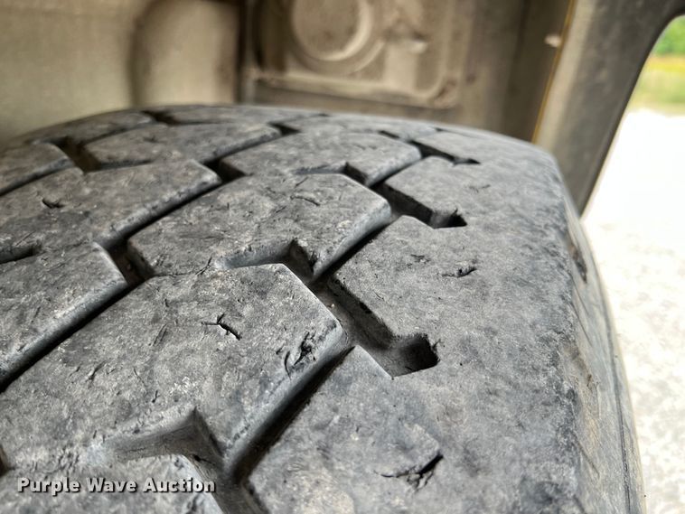 image for item IA9109 2000 Mack RD690S  ready mix truck