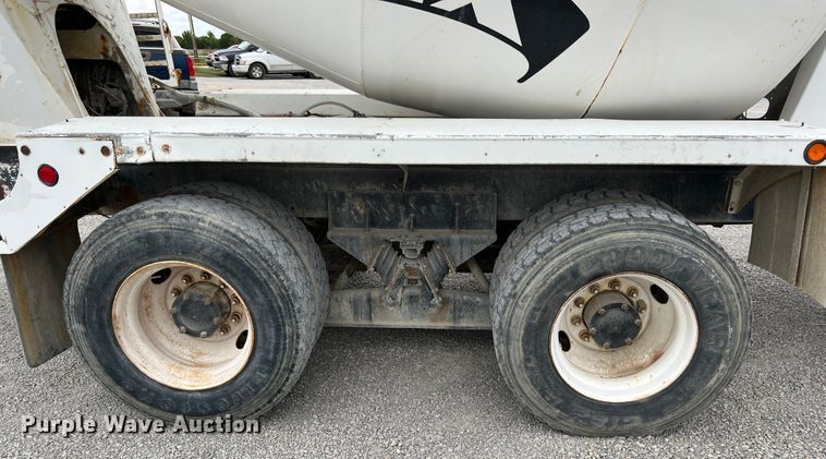 image for item IA9109 2000 Mack RD690S  ready mix truck