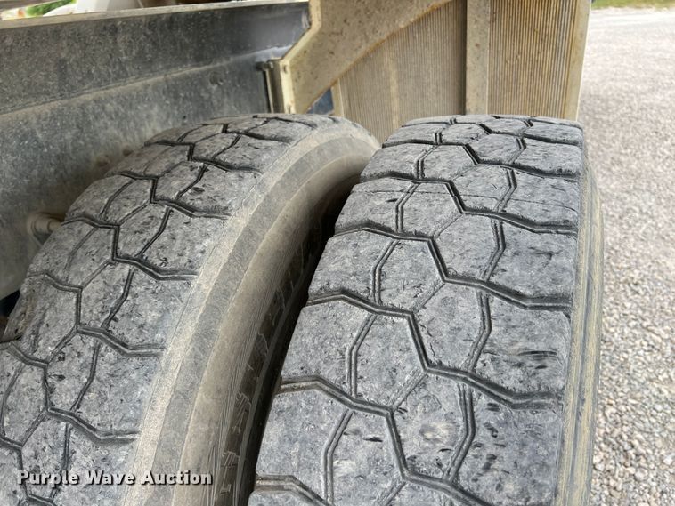 image for item IA9109 2000 Mack RD690S  ready mix truck