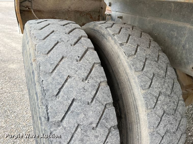 image for item IA9109 2000 Mack RD690S  ready mix truck