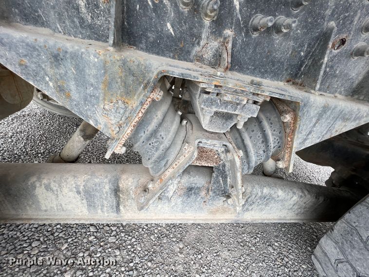 image for item IA9109 2000 Mack RD690S  ready mix truck