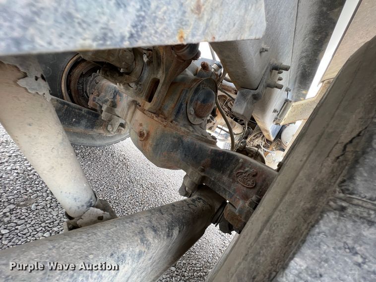 image for item IA9109 2000 Mack RD690S  ready mix truck