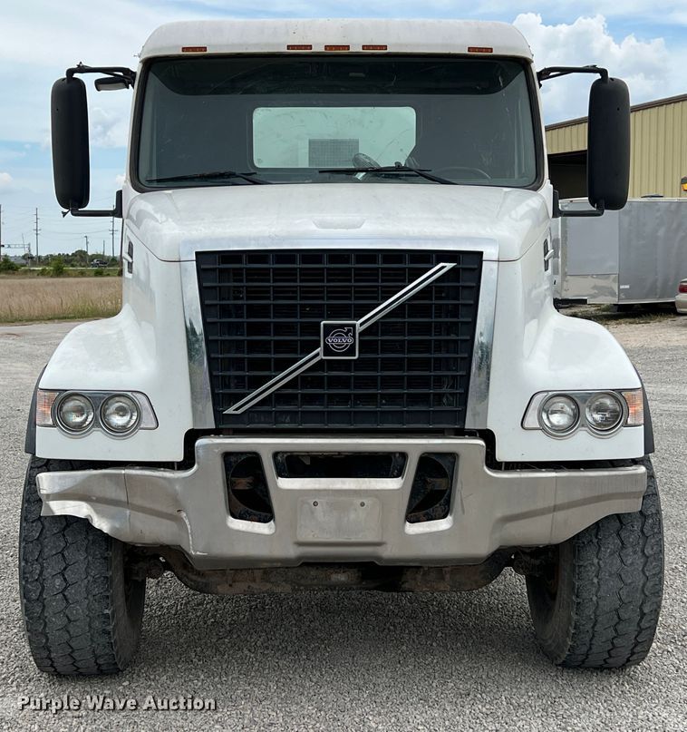 image for item IA9110 2002 Volvo VHD  ready mix truck
