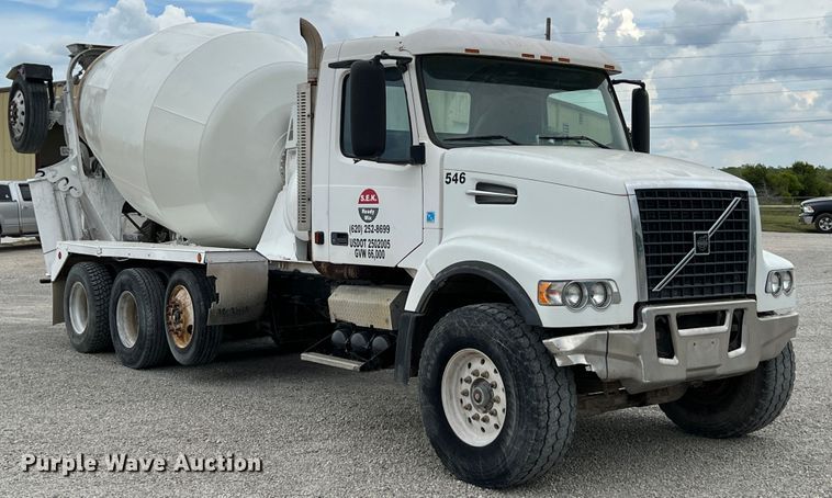 image for item IA9110 2002 Volvo VHD  ready mix truck